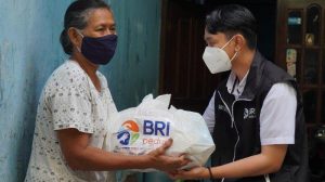Berbagi Kasih di Hari Natal, BRI Salurkan Paket Sembako dan Santunan di Regional Office Seluruh Indonesia