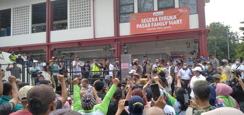 Ratusan Pedagang Family di Harapan Indah Tolak Relokasi, Ini Alasannya