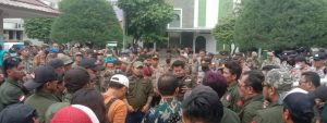 Massa Geruduk DPRD Kota Bekasi, Desak Wakil Rakyat Gunakan Hak Interpelasi ke Plt Wali Kota Bekasi