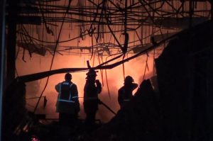 Delapan Jam Damkar Padamkan Api  Pusat Perbelanjaan Tokma