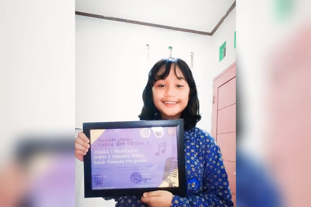 Musik adalah Dunianya   