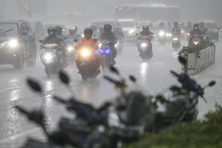 BMKG: Bekasi akan Diguyur Hujan dari Siang hingga Sore