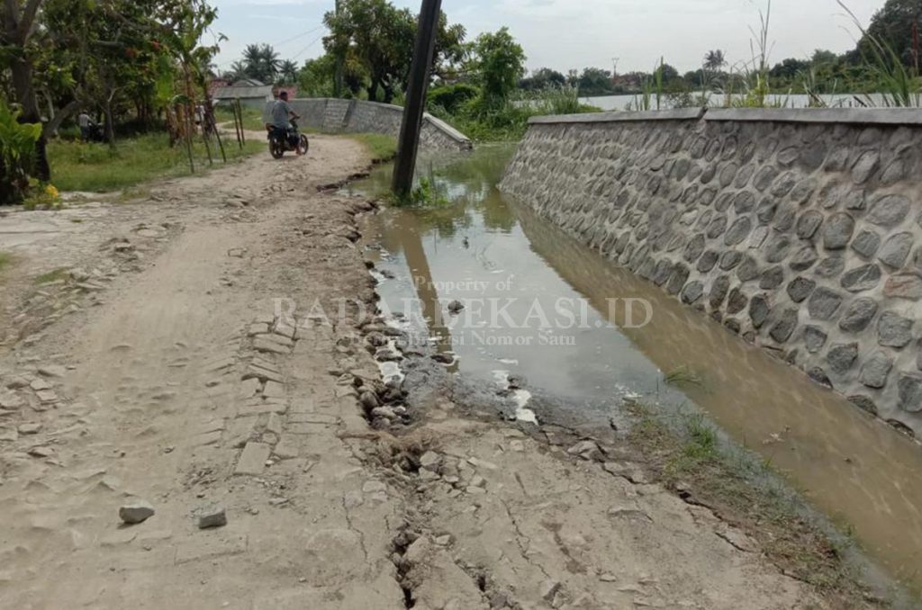Setahun Dibangun, Tanggul Sungai Citarum sudah Jebol