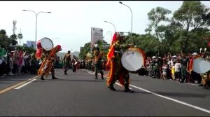 Tajimalela 202 Tak Lagi Manggul Senjata, ‘Senjata’ Ini Mereka Bawa di Jalan A. Yani