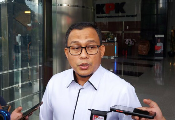 Suami Istri, Bupati Kapuas dan Anggota DPR RI Ini Jalani Pemeriksaan Tersangka di KPK