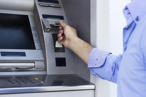 Polisi Tangkap Dua Pembobol Rekening Modus Ganjal ATM