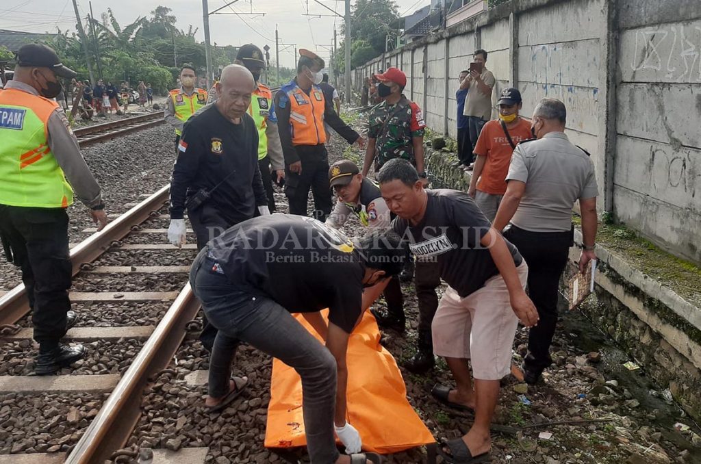 Lansia Tewas Tersambar Kereta