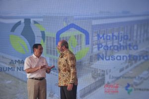 Menko Luhut Resmikan Pabrik Daur Ulang Botol Plastik Senilai Rp556,2 Miliar di Cikarang