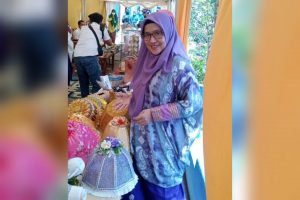 Rajin Ikut Pelatihan, Lies Herawati Bisa Bangun Usaha Kerajinan Bosara di Makassar