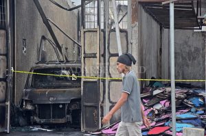 Toko Mebel Berikut Mobil Ludes Terbakar