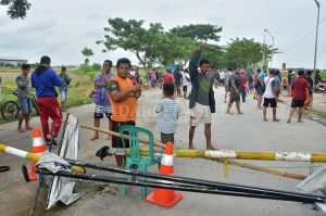 Tutup Paksa Akses Jalan
