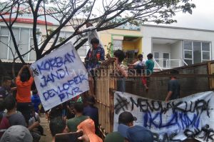 Warga Desak Pengembang Perumahan Tanggung Jawab