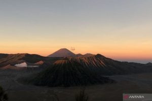 Gunung Bromo Mulai “Batuk-Batuk”, Wisatawan dan Masyarakat Diminta Waspada