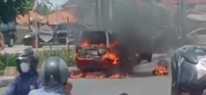 Angkot 04 B Jurusan Bekasi-Gabus Terbakar di Proyek, Dua Kali Terdengar Ledakan