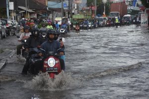 BMKG Senin 18 November 2024: Bekasi Hujan Siang hingga Malam Hari