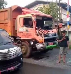 Dua Truk Sampah DKI Tabrakan di Bantargebang, Polisi Bilang Begini