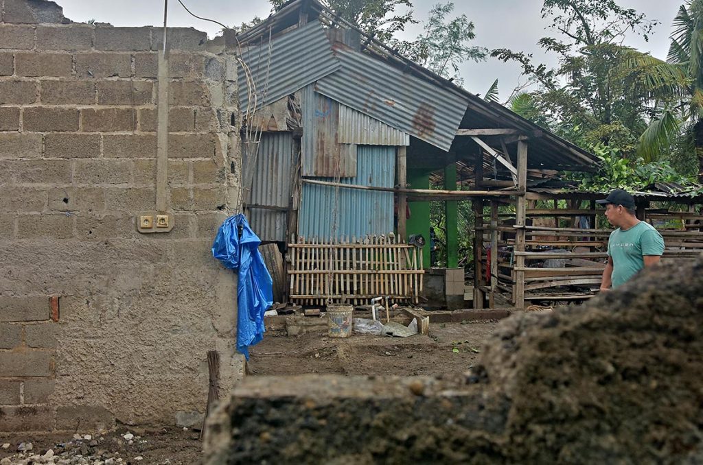 Korban Angin Puting Beliung Tidur Beralaskan Tikar