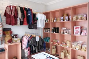 Pelaku Usaha: di Rumah BUMN, Keunikan Sepatu dan Sandal Rajut dari Tarutung Dibantu Promosikan   