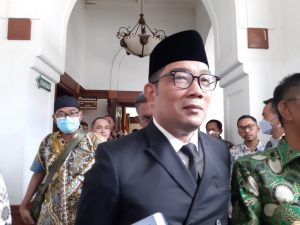Guru Ini Apes Betul, Usai Kritik Gubernur Ridwan Kamil di Medsos, Dipecat dan Blacklist
