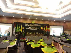 Universitas Bina Insani Wisuda 204 Lulusan