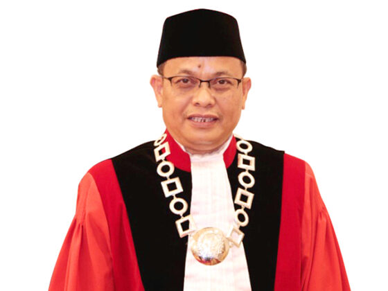 Terbukti Langgar Etik, Hakim MK Guntur Hamzah Diminta Legawa Mundur