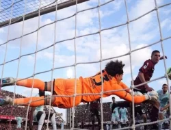 Lihat Nih, Aksi Kiper ‘Superman’ Ini Selamatkan Gawang Salernitana dari Gol Inter Milan