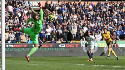 Laga Perdana Frank Lamprad Hujan Kartu, Chelsea Keok 0-1