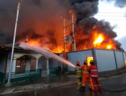 Gudang Limbah Plastik Terbakar di Bantargebang, Korbannya Segini