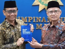 Mahfud  Bertamu ke Muhammadiyah, Sekjen Gerindra Bertemu Khofifah