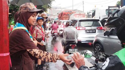 Pembelajaran Khusus Lewat Berbagi Takjil