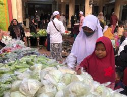 Ribuan Anak Yatim Diberi Sayur Mayur