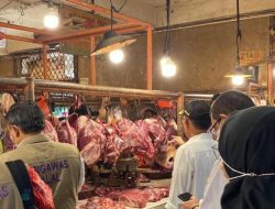 Sidak Daging Lebaran 2023, DKPPP Obok-Obok Pasar Pondokgede dan Pasar Kranggan