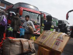 Sehari Ratusan Bus Tinggalkan Bekasi
