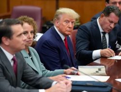 Donald Trump Jadi Tahanan Kasus Tutup Mulut Bintang Film Dewasa
