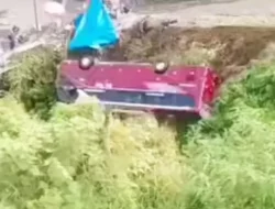 Bus Pariwisata Berpenumpang 30 Orang di Guci Tegal Terperosok ke Sungai, 2 Luka Berat, Gegara Ini Penyebabnya