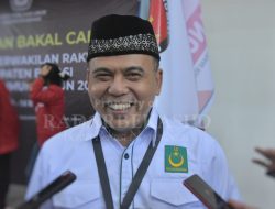 Muhtadi Muntaha Bayangi Petahana