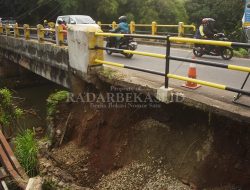 Jembatan Penghubung Nyaris Ambrol