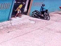 Maling Motor Beraksi Siang Hari Sambil Acungkan Pistol