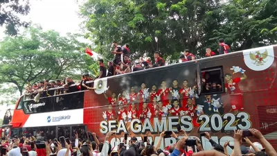 Atlet Peraih Emas SEA Games 2023 Disambut Lautan Manusia di Senayan