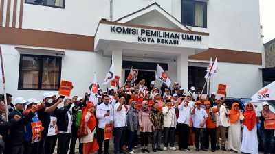 Kader dan Simpatisan Mengantar Caleg PKS Kota Bekasi Mendaftar ke KPU Hari Ini