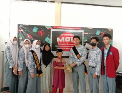 Siswa SMAN 1 Bekasi Donasi Buku ke Yayasan Cahaya Anak Negeri