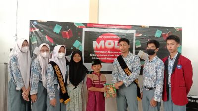 Siswa SMAN 1 Bekasi Donasi Buku ke Yayasan Cahaya Anak Negeri
