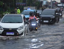 Tangani Banjir Berulang di Jalan Raya Pekayon, Pematusan Solusi Jangka Pendek