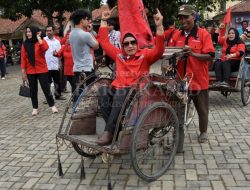 Terjun Pikat Masyarakat   