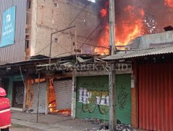 Tiga Kios Ludes Terbakar