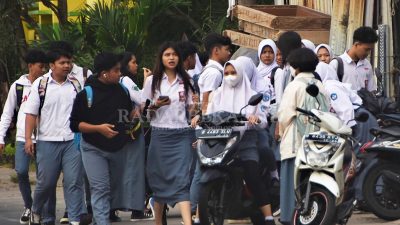 Uang Sumbangan Macet, Kartu Ujian Ditahan