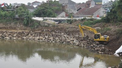 Warga Bantaran Kali Masih Waswas