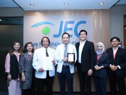 Pertama di Indonesia, JEC Terima Penghargaan SMILE Top Contributor Award