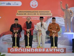 Lewat Pantun, Hasto Kristiyanto Sebut Ridwan Kamil Bacawapres Ganjar Pranowo