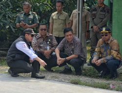 Pj Bupati Pantau Perbaikan Jalan Secara Langsung